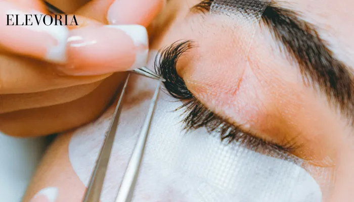 How to Put on Artificial Lashes